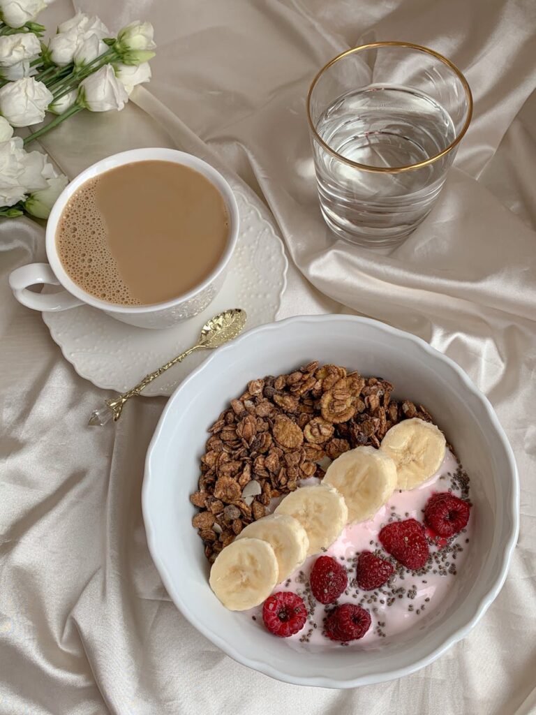 how many grams of greek yogurt in a cup?