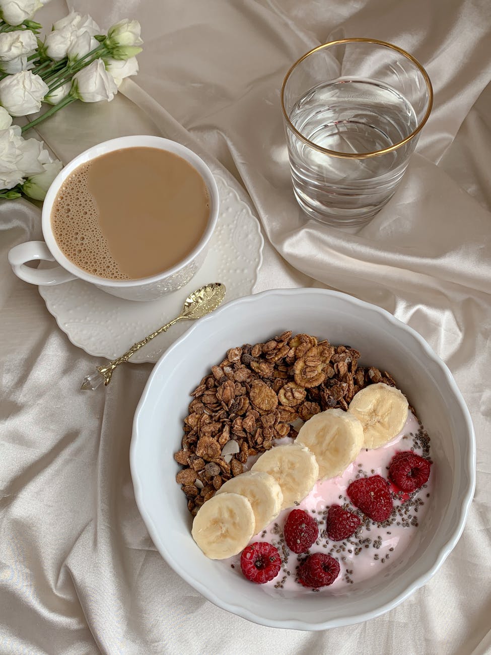 how many grams of greek yogurt in a cup?