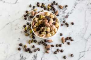 how many grams of almonds in a cup?