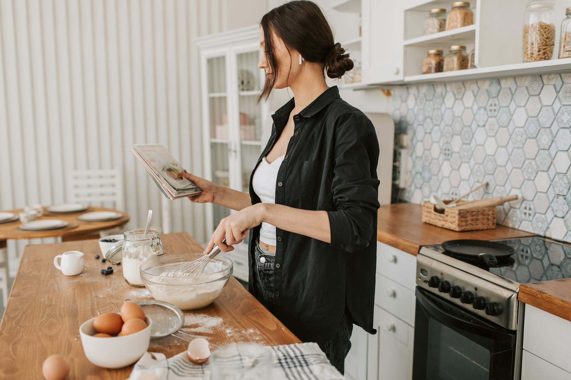 is 1 cup of flour 200g?